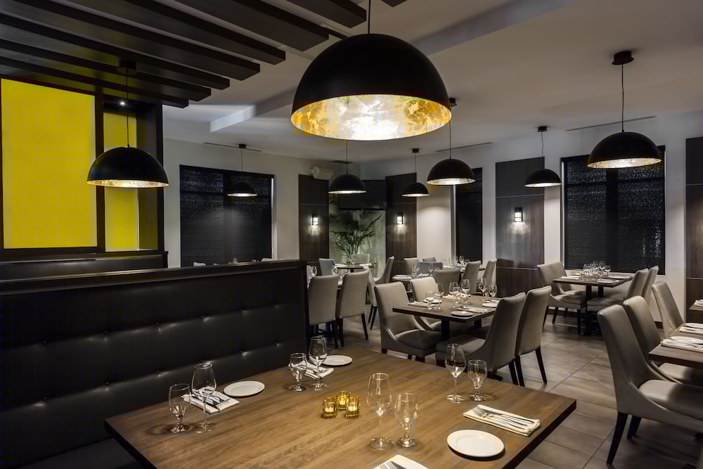 IMPERIA HOTEL & SUITES TERREBONNE 45/60