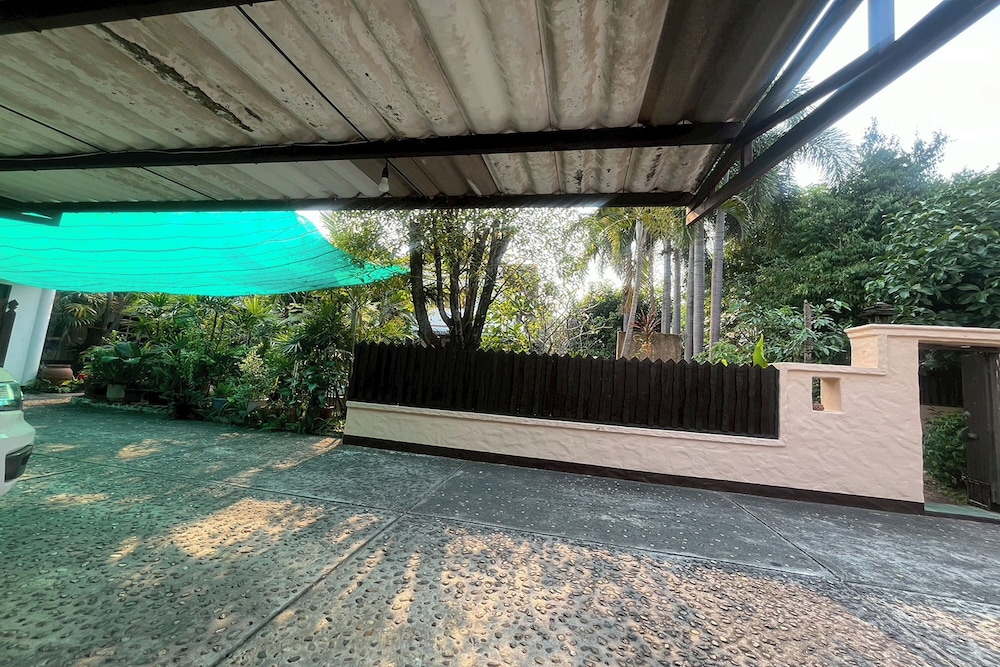 The Royal Shilton Resort 24/50