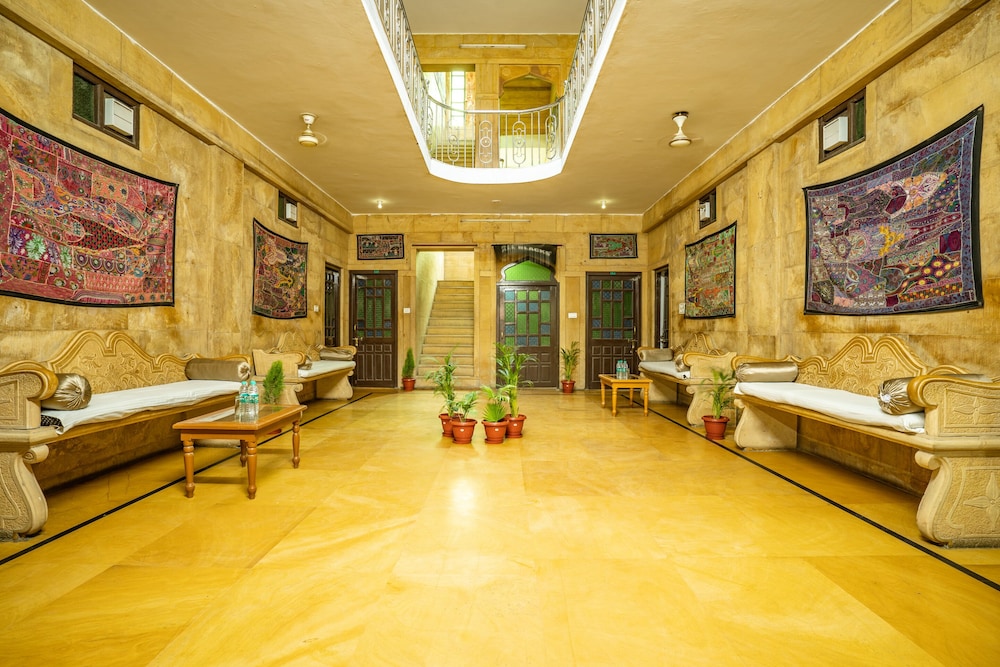 Hotel Marina Mahal 32/50