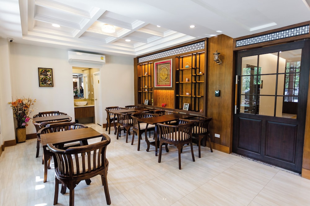 Lima Lanna Hotel 43/50