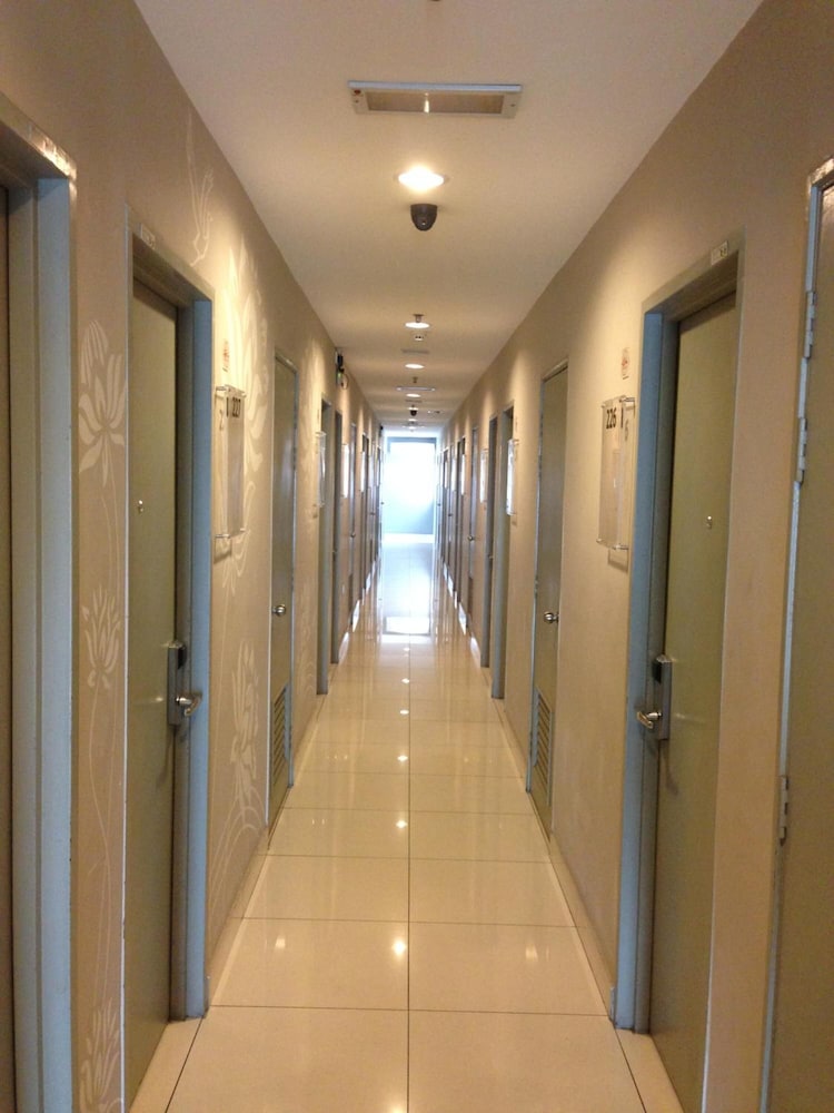 Tune Hotel Danga Bay 32/46