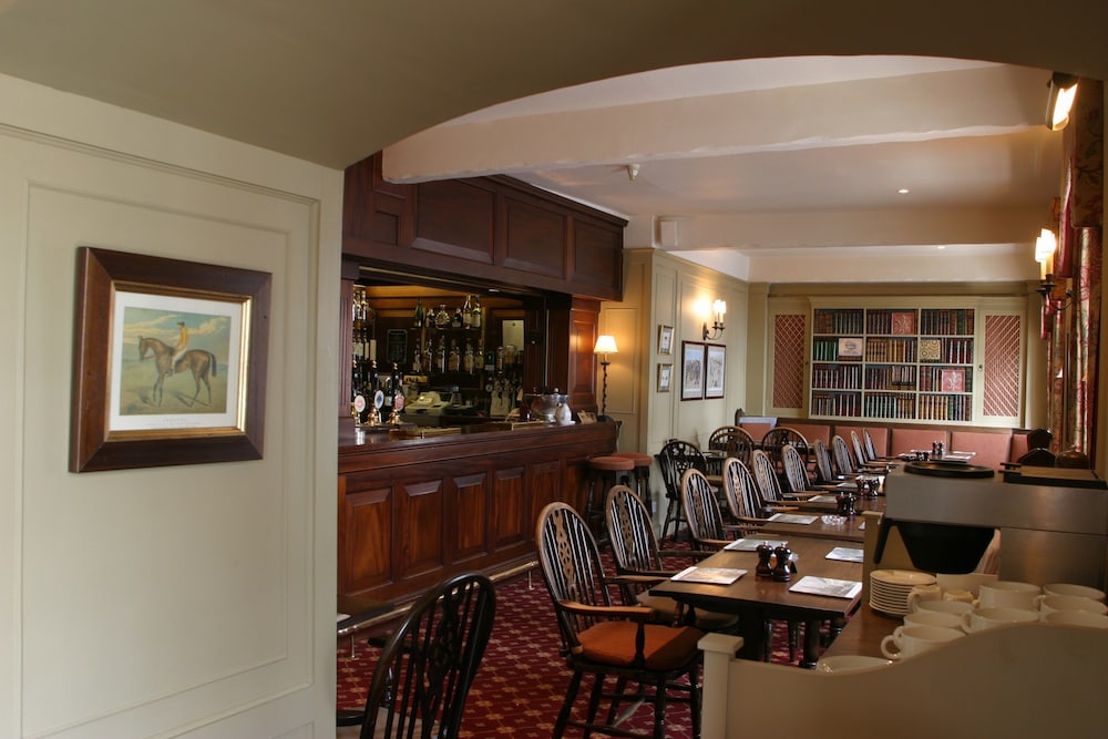Burts Hotel 36/41