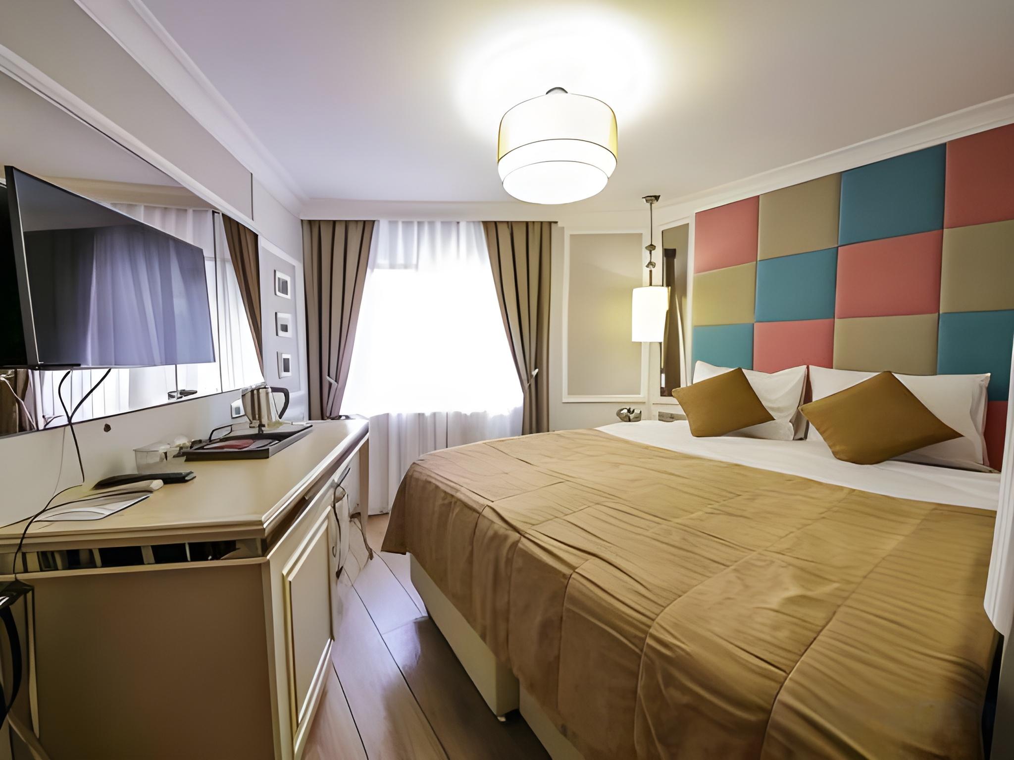 Economy, Queen Bed