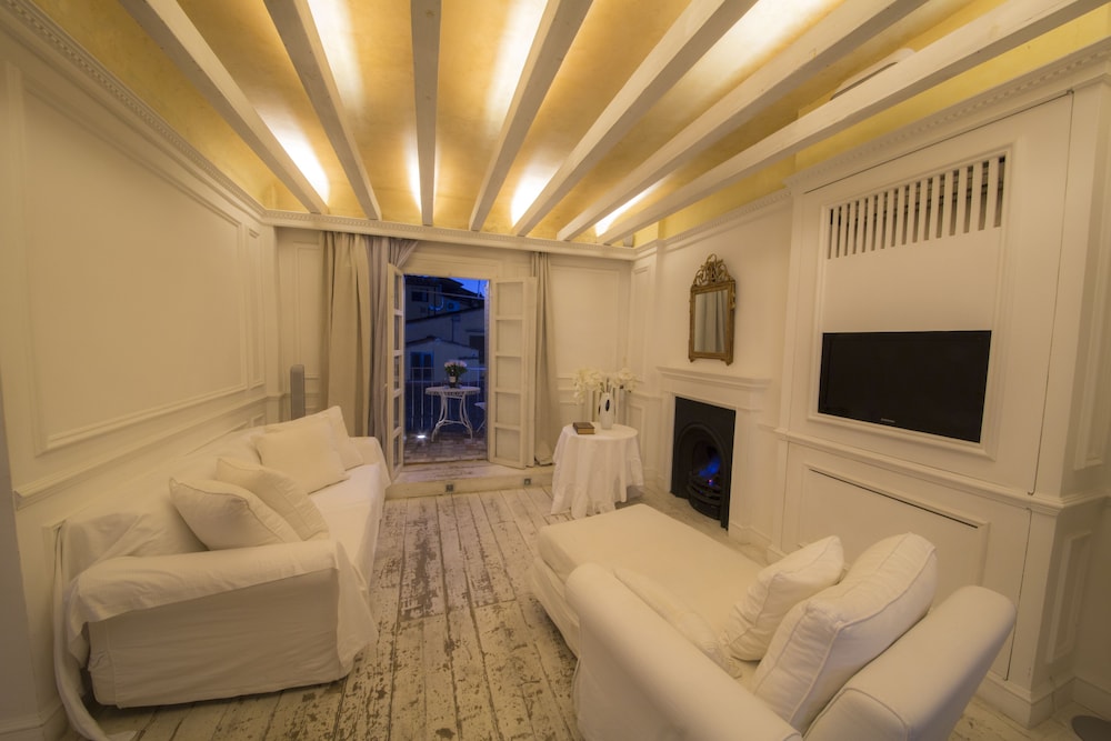 White Home 14/28