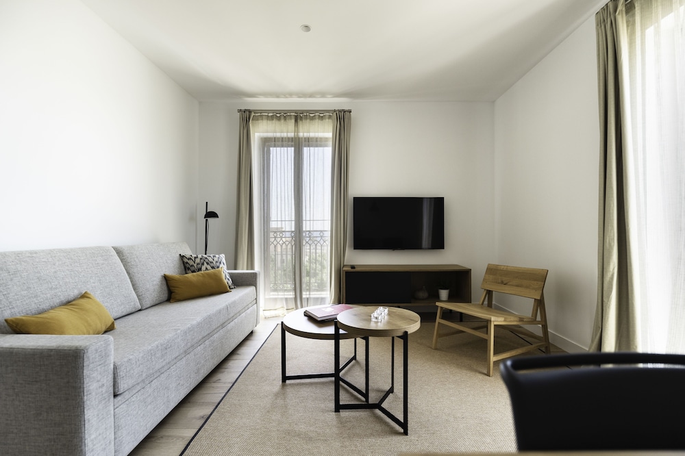 Port Plaza Apartments 21/42
