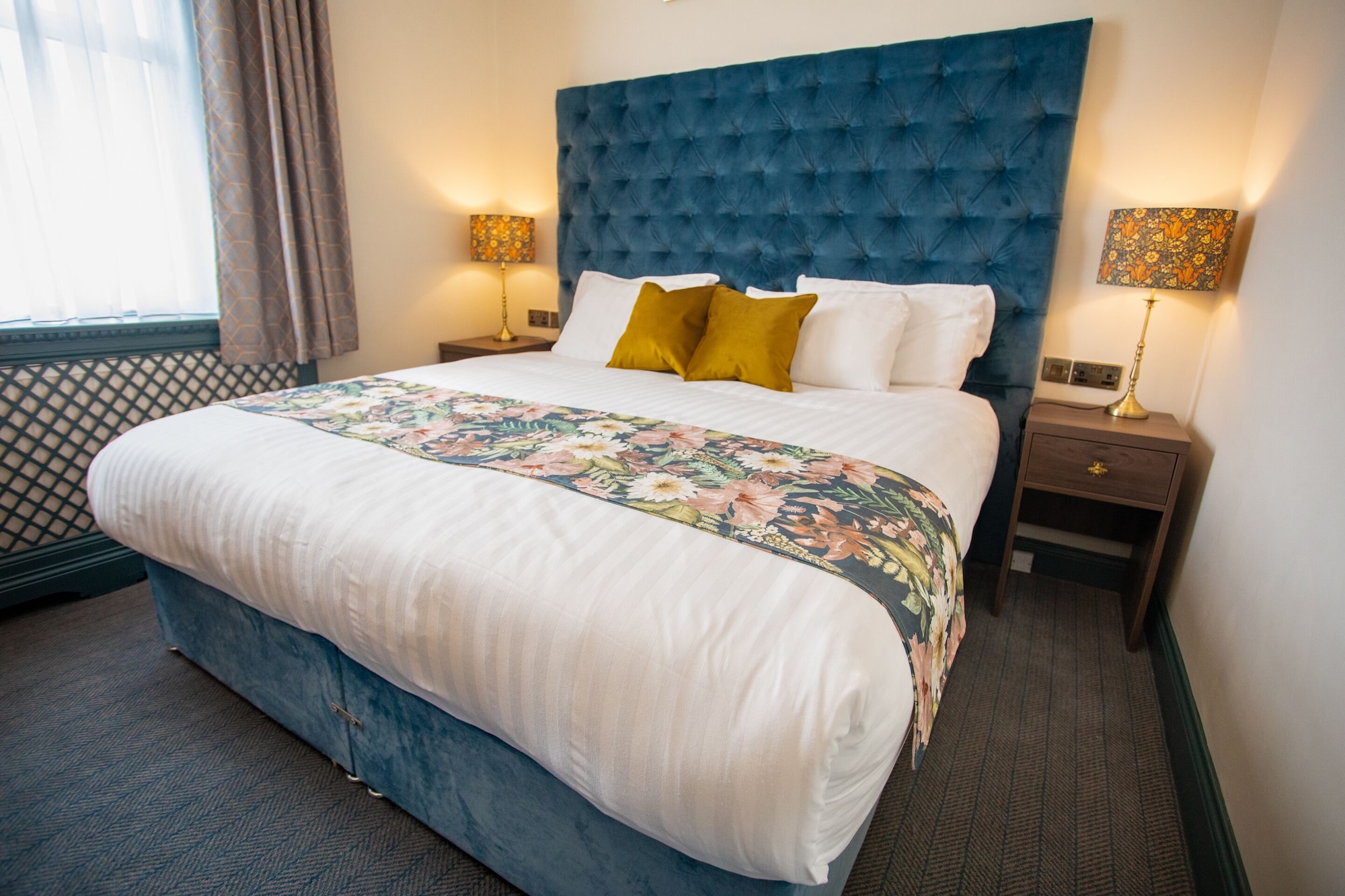 DELUXE, DOUBLE BED