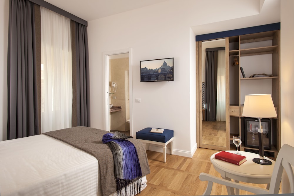 FLORIS HOTEL 15/73