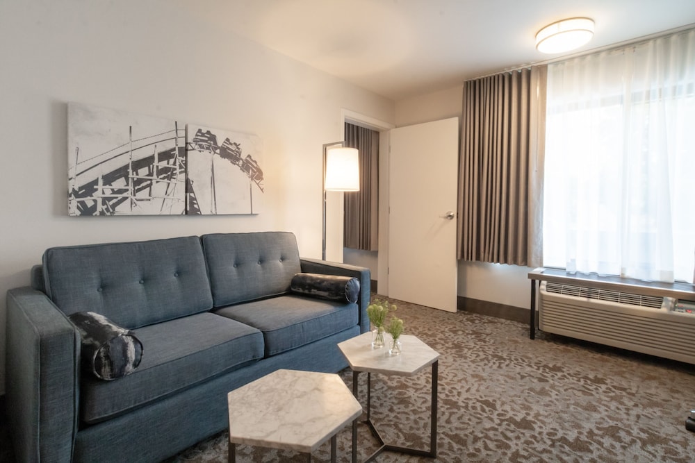 Oxford Suites Portland - Jantzen Beach 35/53
