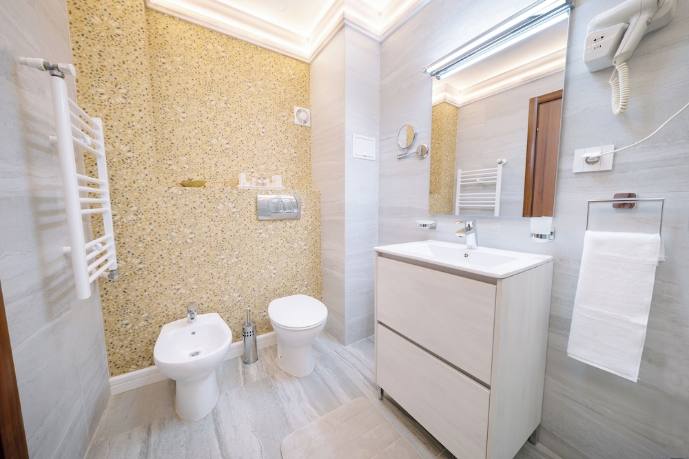 Phoenicia Comfort Hotel 48/51
