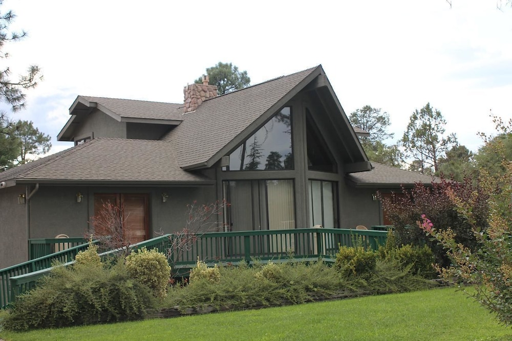 Majestic Mountain Inn 2/68