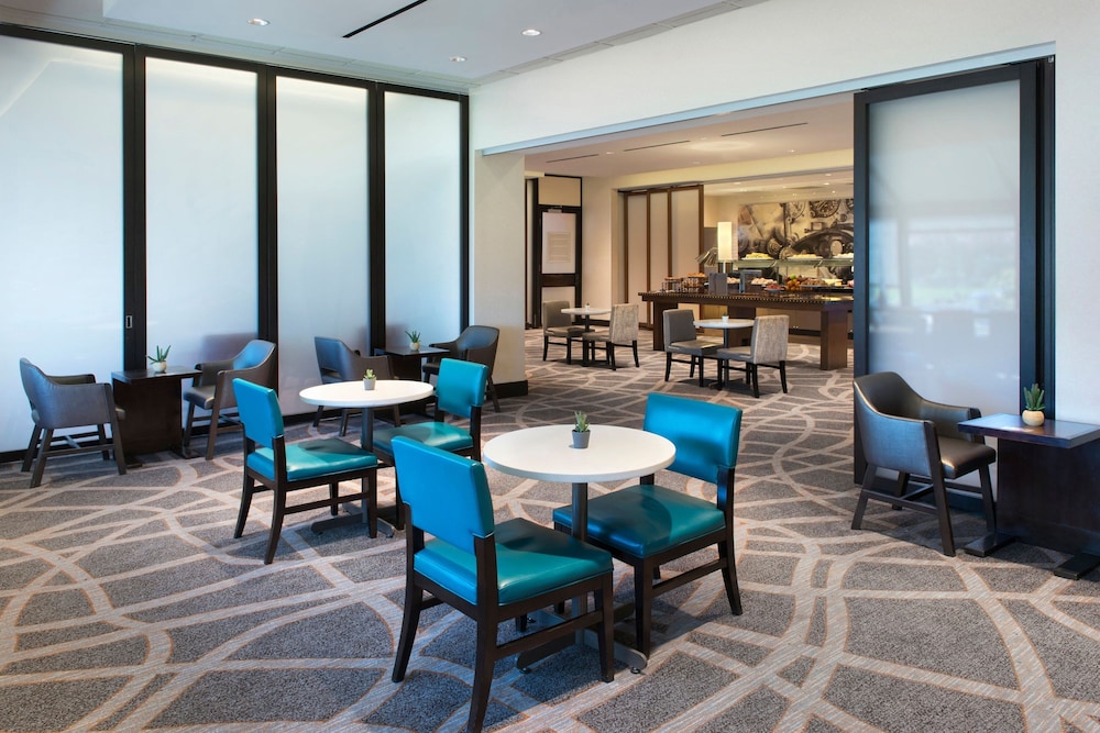 Newark Liberty International Airport Marriott 25/45