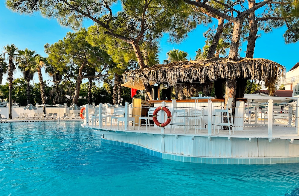 Catamaran Resort Hotel 63/71