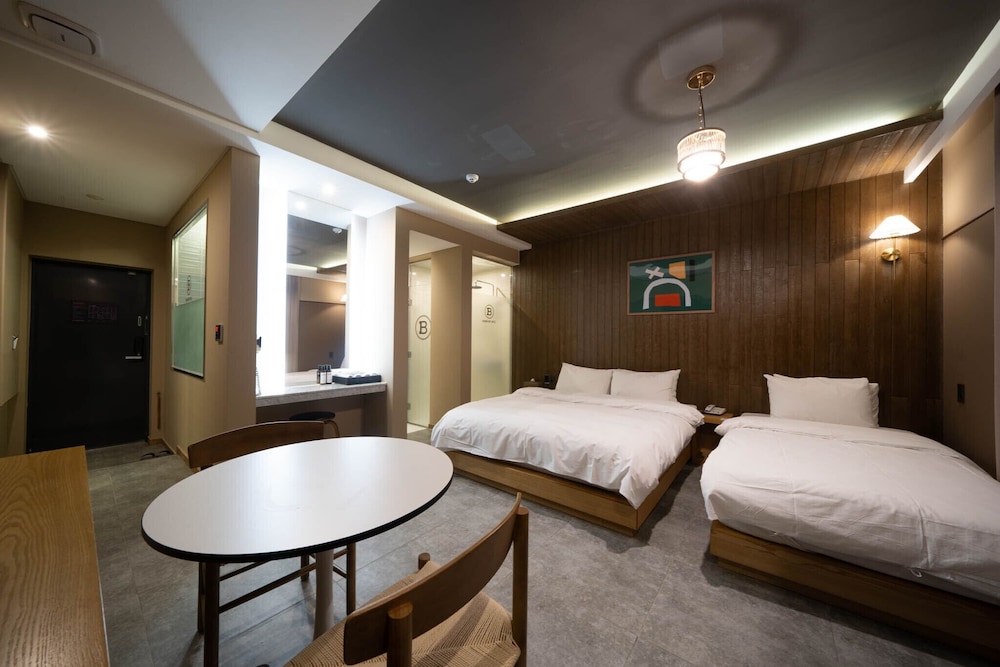 غرفة ديلوكس بسرير مزدوج وسرير فردي، Brown-Dot Hotel Daegu Hyukshin Doshi 5/10