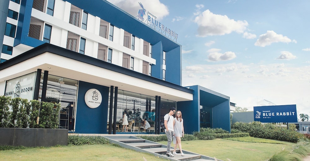 Blue Rabbit Hotel 49/57