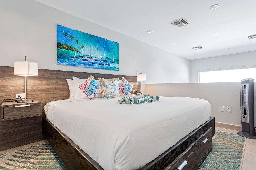 Loft, Cabana, King Bed, Sofa