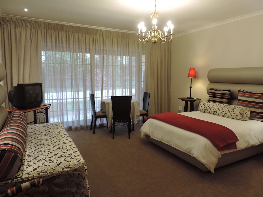 Milkwood Lodge Hermanus 7/35