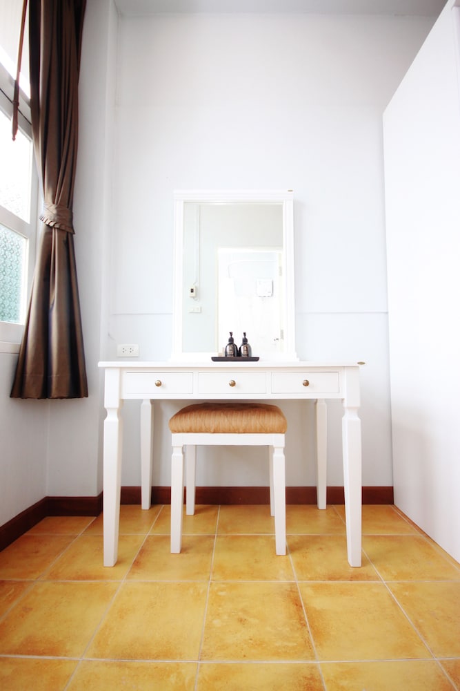 Feung Nakorn Balcony Rooms Cafe 64/79