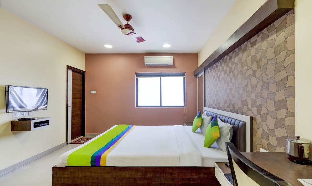 Treebo Pawan Putra 15/35