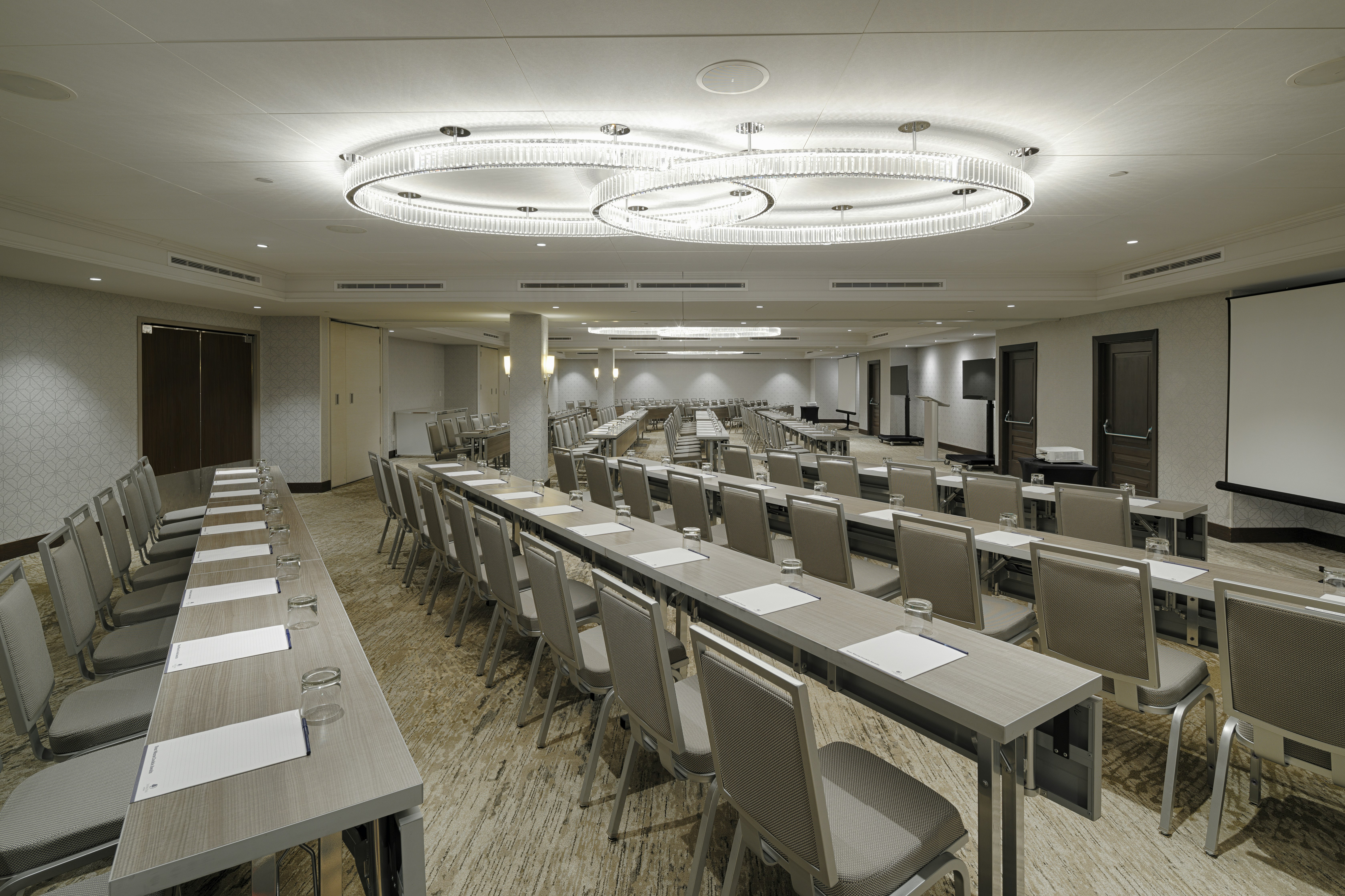 The Kingsley Bloomfield Hills - a DoubleTree by Hilton 57/62