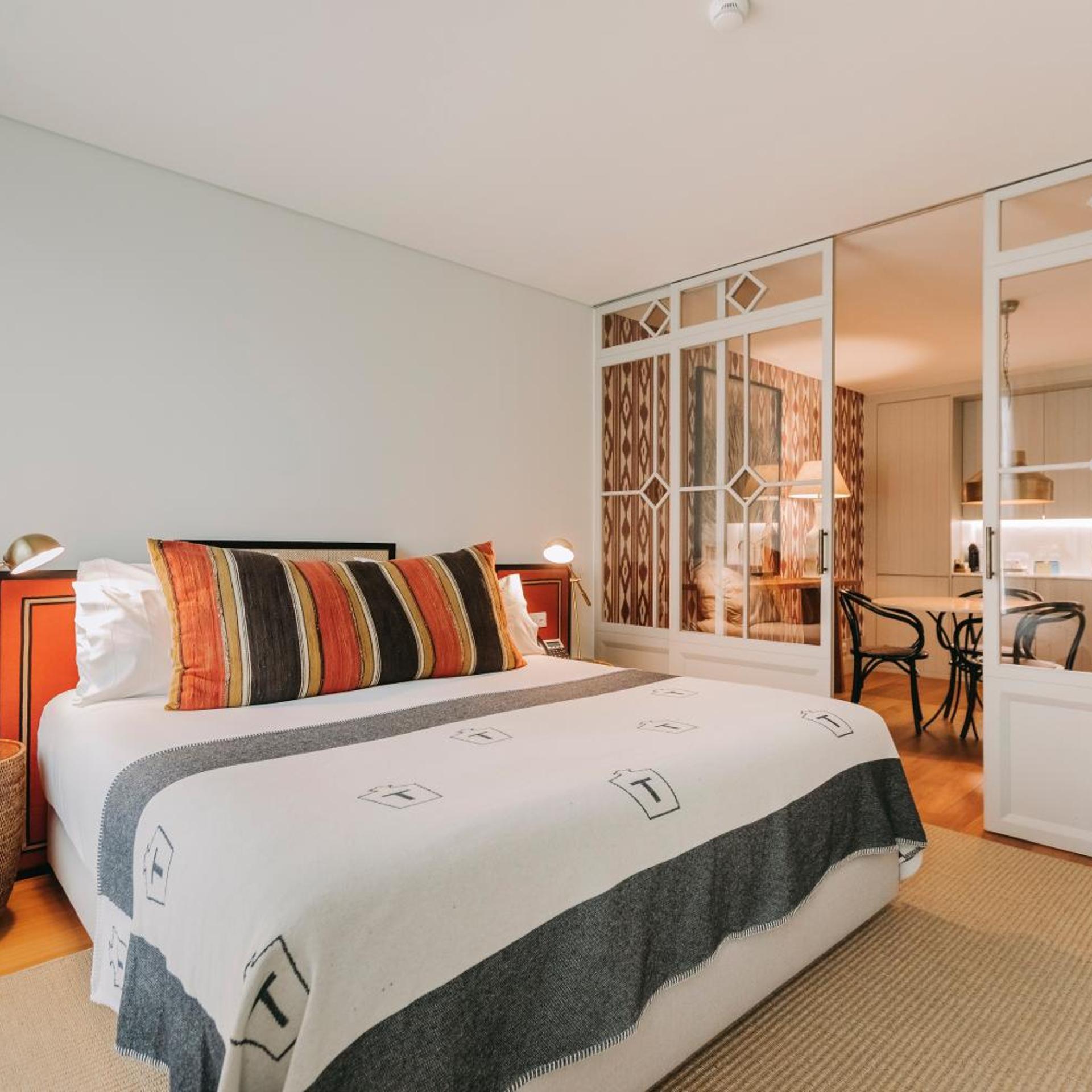 Suite, King Bed, Balcony