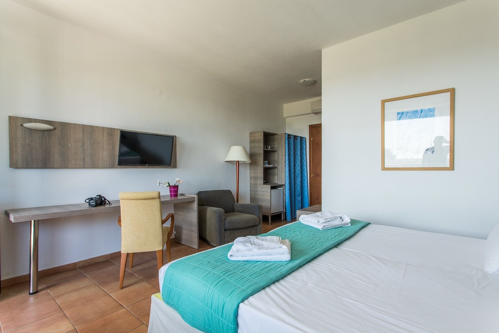CORAL BLUE BEACH HOTEL 19/78