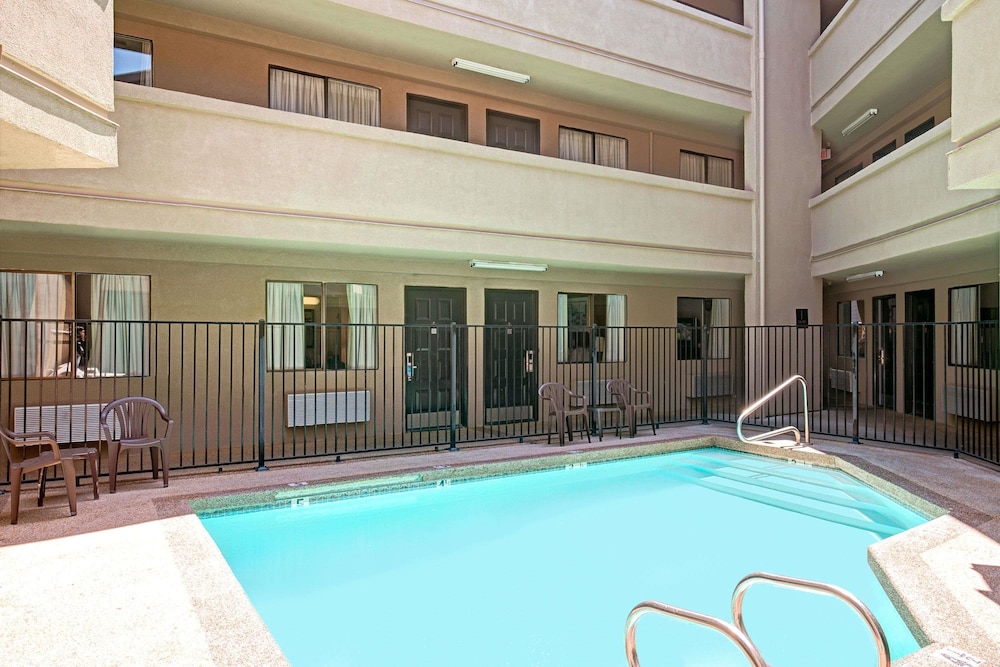 Travelodge By Wyndham Sacramento / Rancho Cordova 10/17