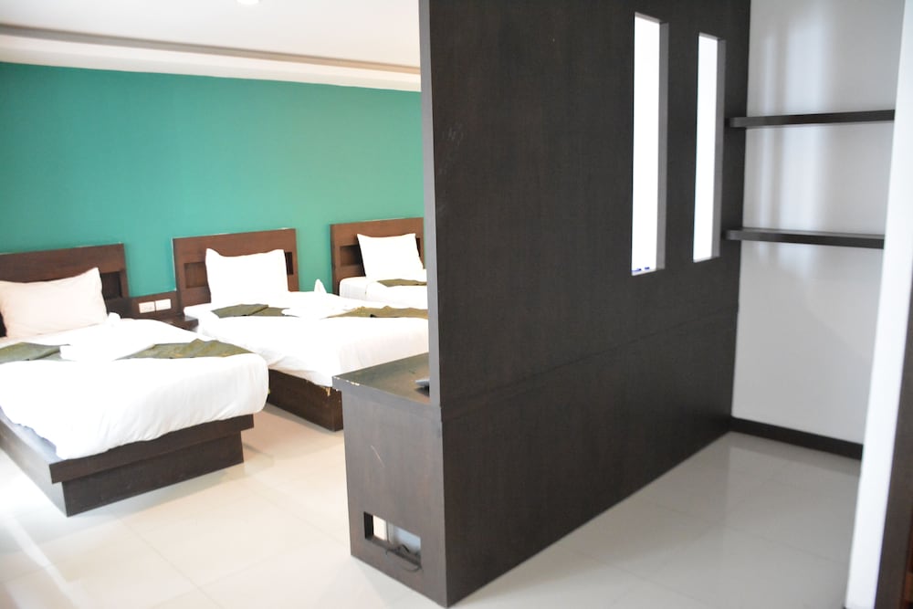 غرفة عائلية بثلاثة أسرّة، Zephyr Grand Hotel 2/5