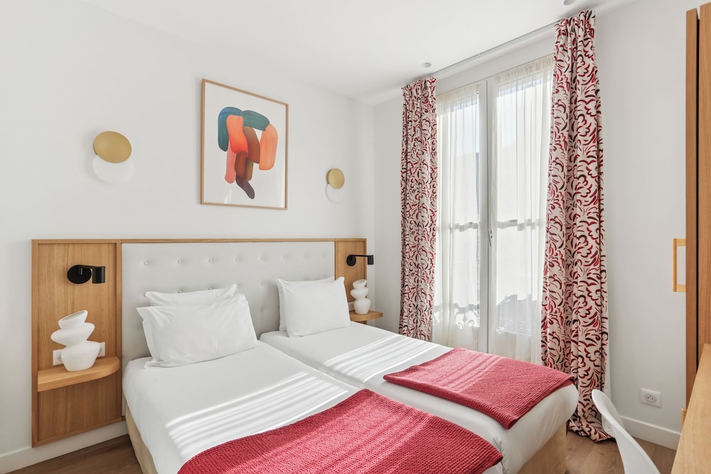 ROOM, TWIN BEDS
