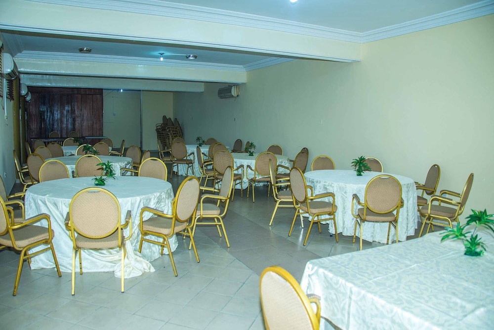 Muriela Hotels 33/45