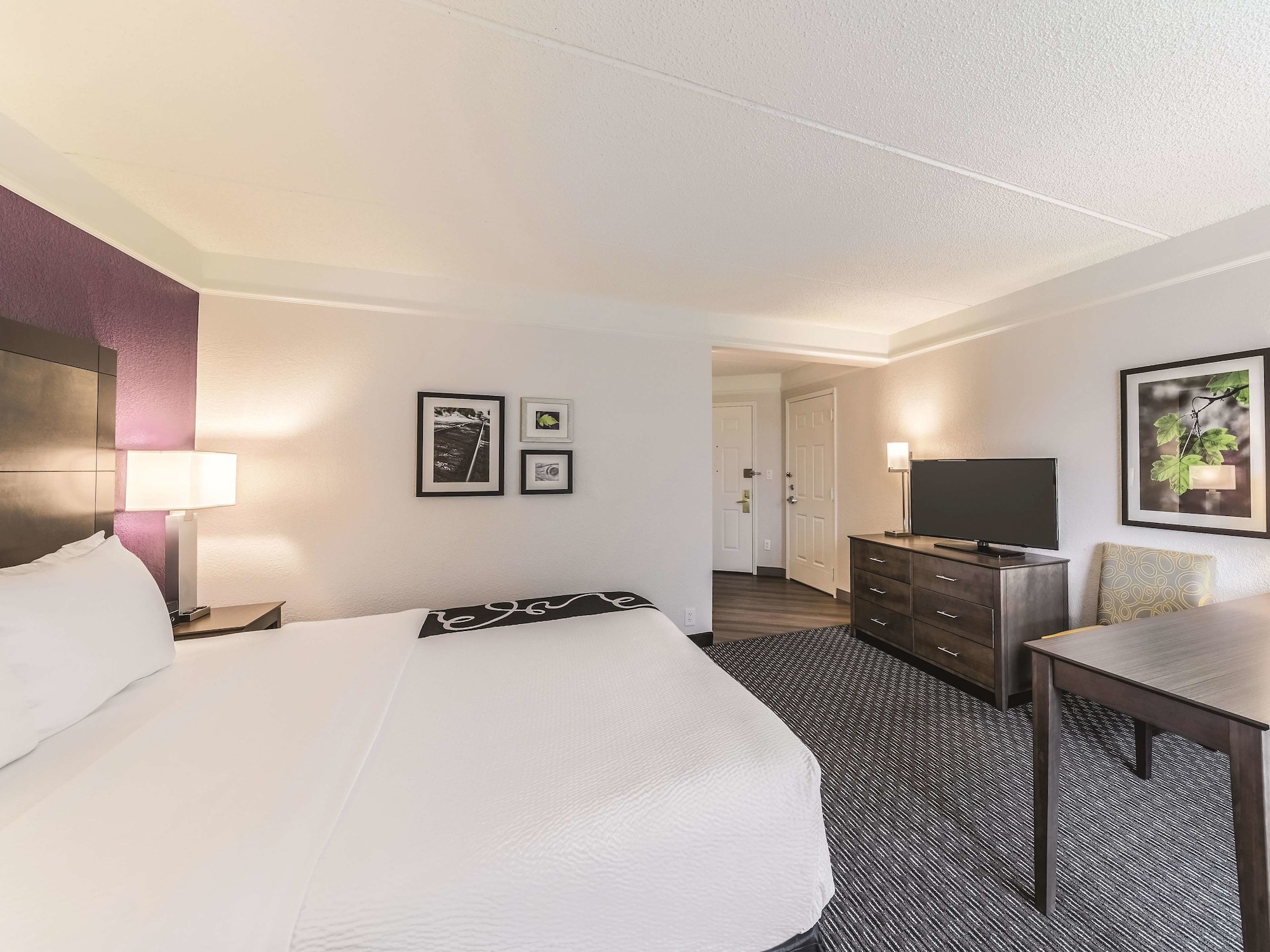 Room, King Bed, La Quinta Inn & Suites by Wyndham Austin Airport 3/5