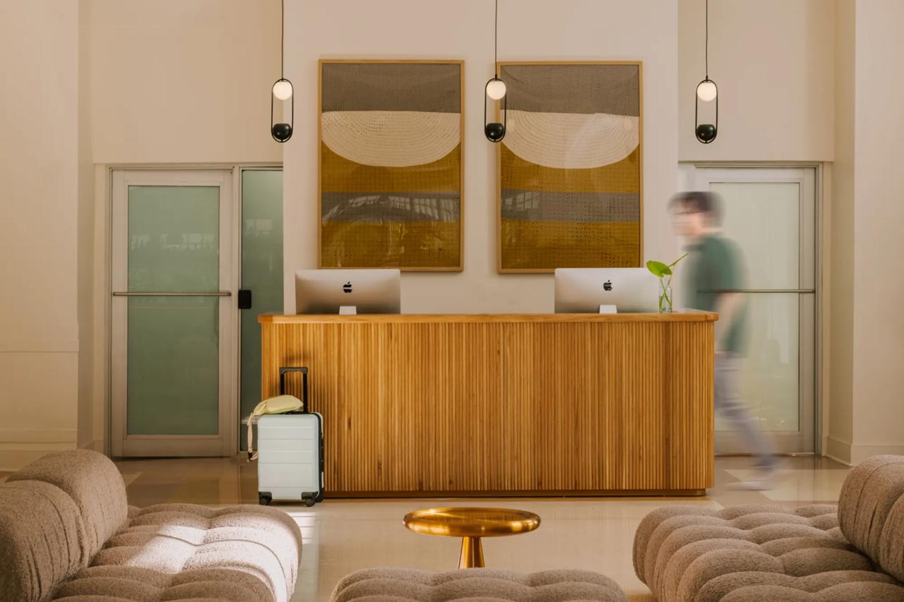 Kenmore Village Hotel, South Beach 8/43