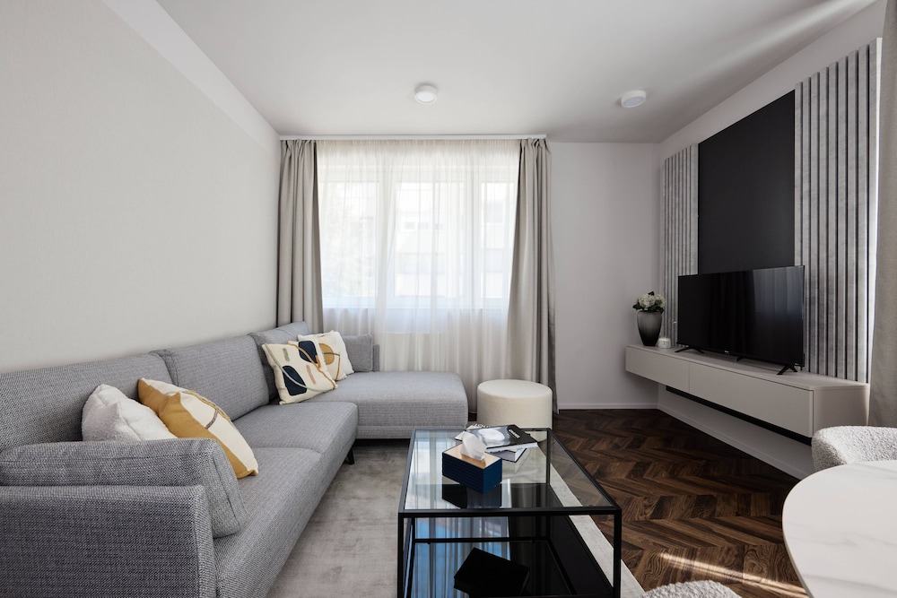 The Amberlyn Suite Hotel 29/50