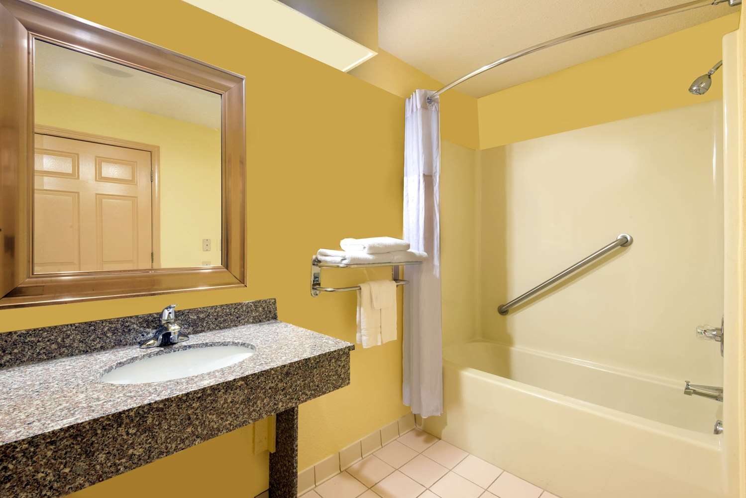 Days Inn By Wyndham Coliseum Montgomery Al 25/26