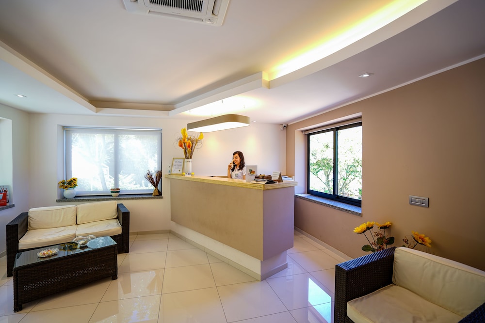 VILLAGGIO RESIDENCE OLD RIVER 8/66