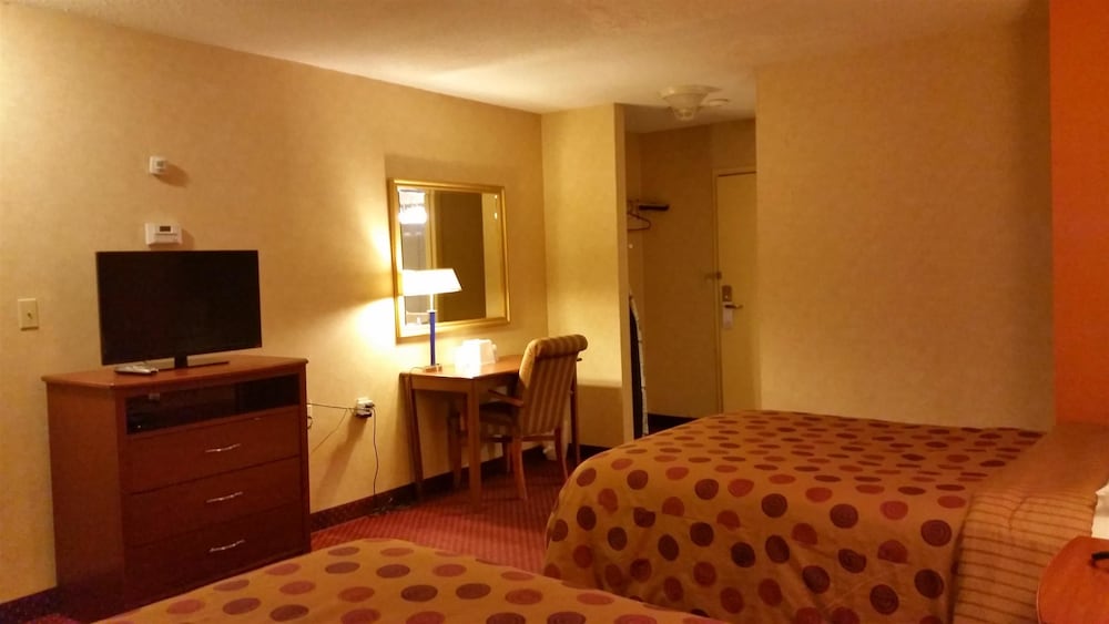 Americas Best Value Inn Foxboro 9/35