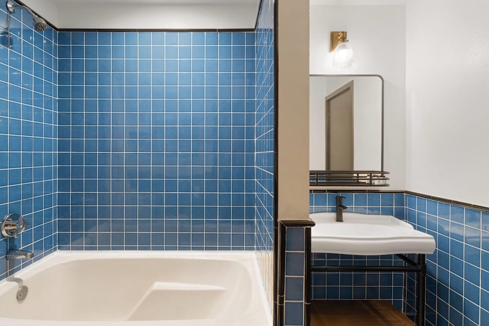 Hotel Vervana, Trademark Collection by Wyndham 65/66