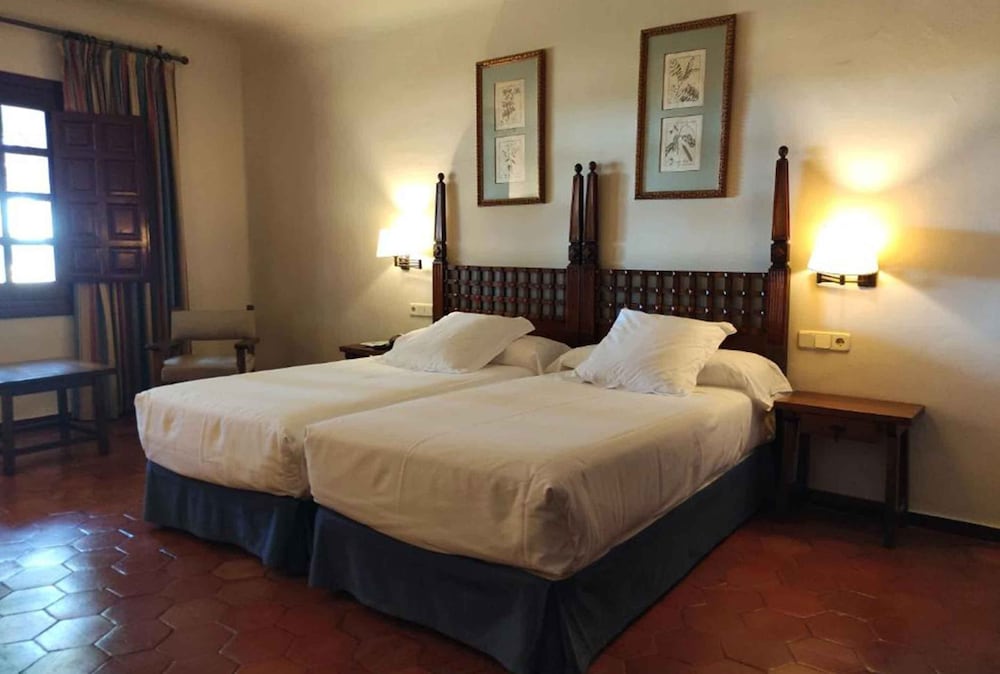 غرفة قياسية مع سرير إضافي، Parador De Albacete 7/10