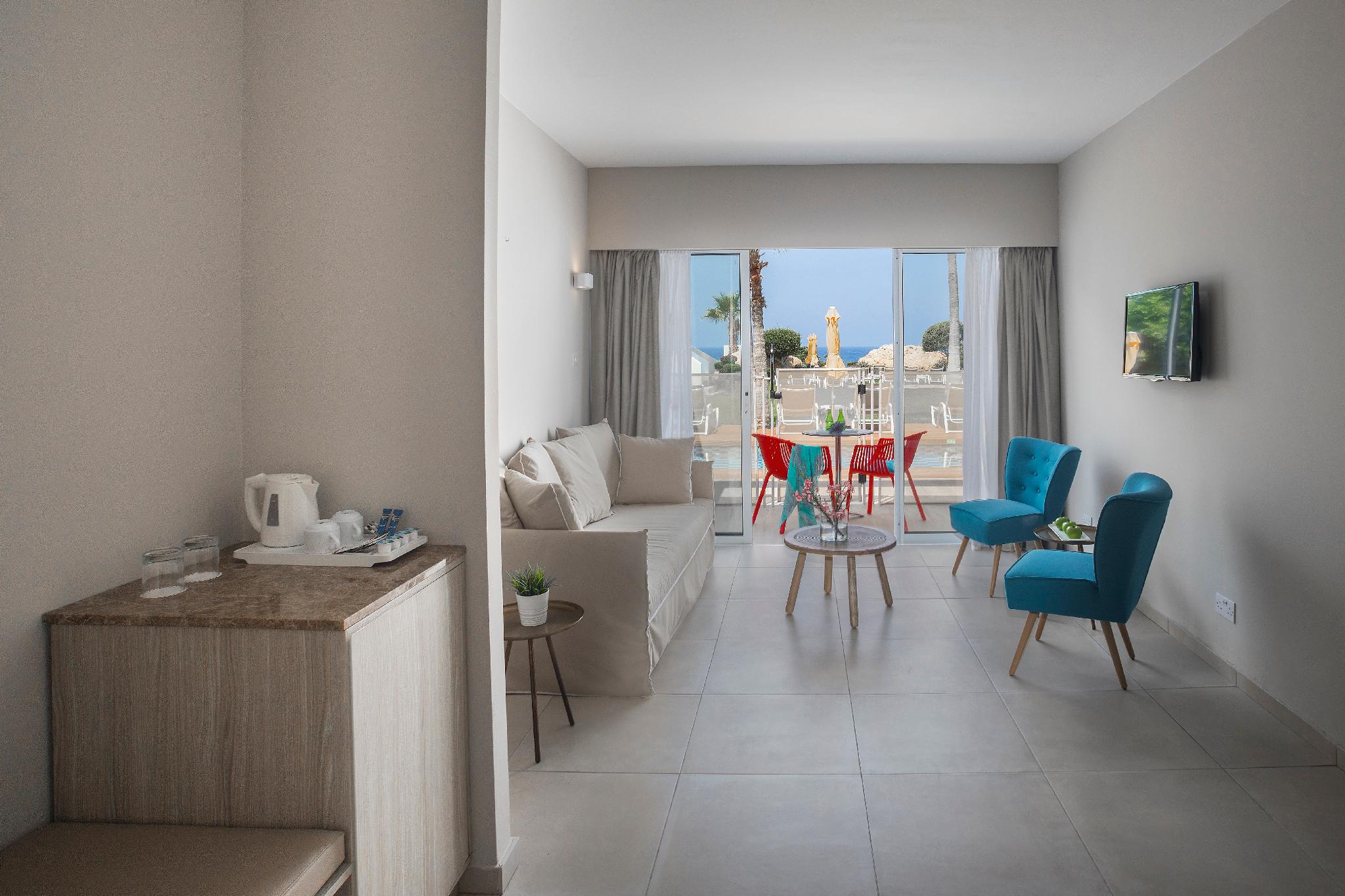 Suite, Pool Access