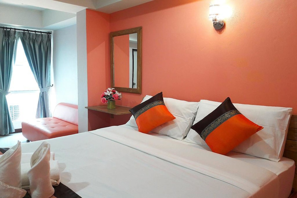 DELUXE, DOUBLE BED