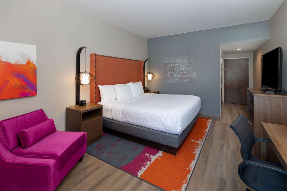 La Quinta Inn and Suites by Wyndham Perry 11/32