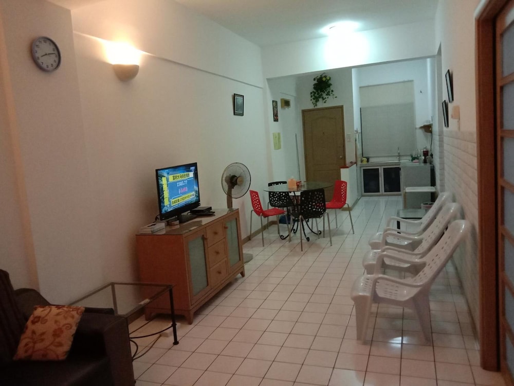 Paradise Lagoon Apartment 10/21