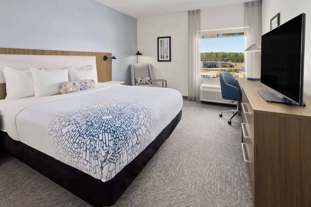 غرفة أساسية بسرير كينج، La Quinta Inn & Suites by Wyndham Locust Grove 3/10