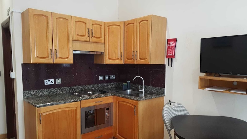 LONDON PLAZA SERVICED APARTMENTS 37/52