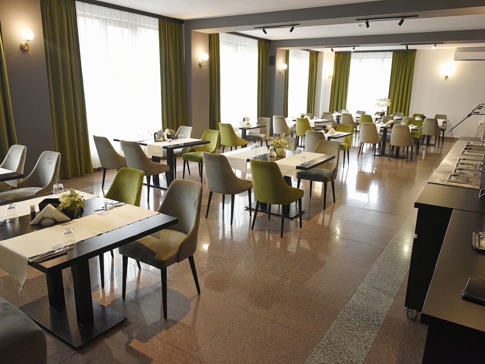 Hotel Regal 48/64