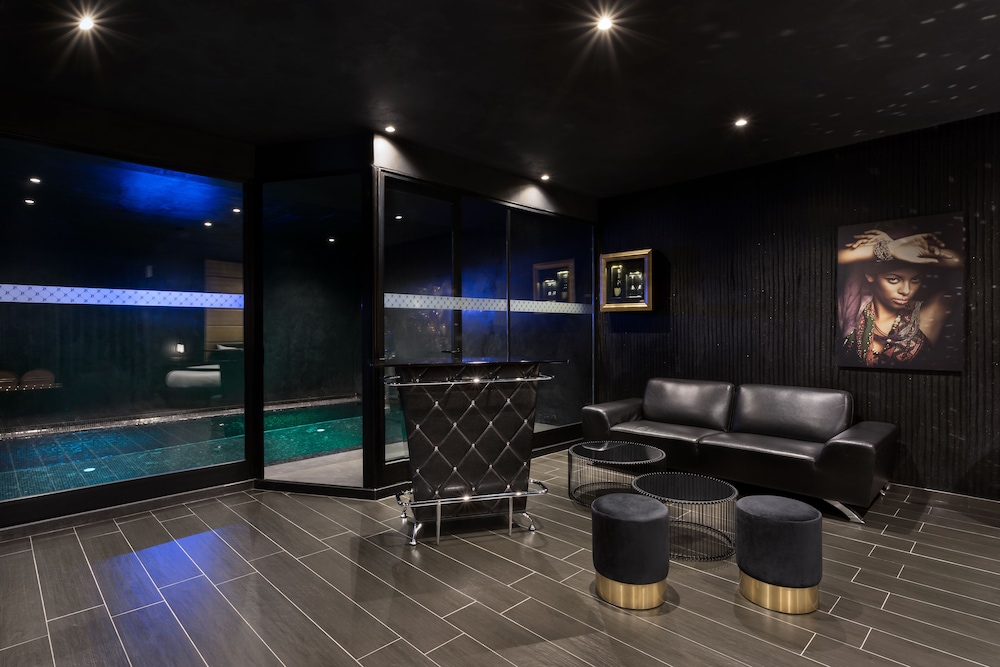 H Hotel Adults Only 36/68