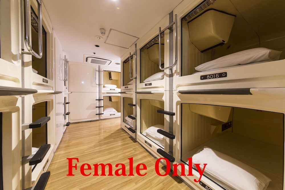Shinjuku Kuyakushomae Capsule Hotel 35/46