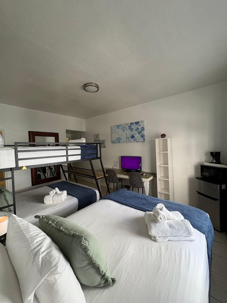 Norman's Hotel And Dining 35/62