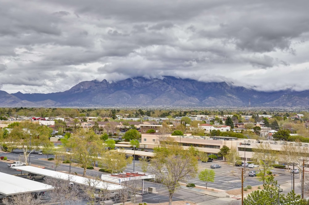 Hyatt Place Albuquerque Uptown 48/49