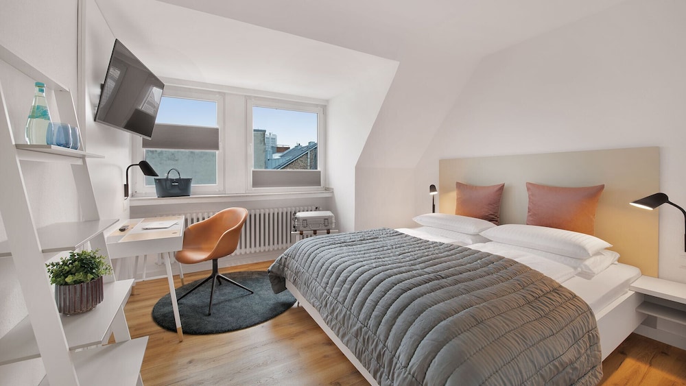 BUSINESS, DOUBLE BED