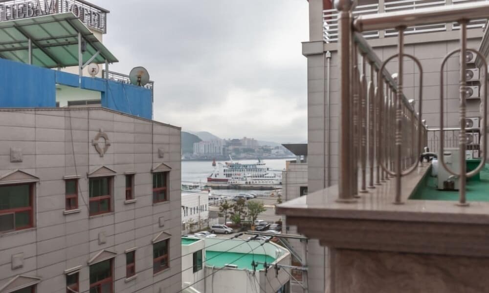 Yaja Hotel Ferry Terminal 38/42